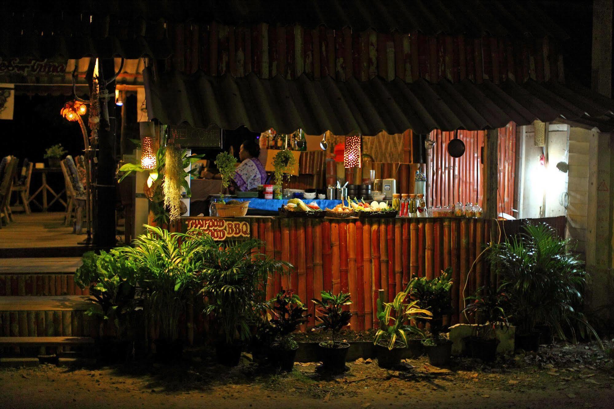 Pp Red Tuna Hut Phi Phi Islands Esterno foto